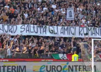 Striscione Tifosi Udinese Saluto Romanisti