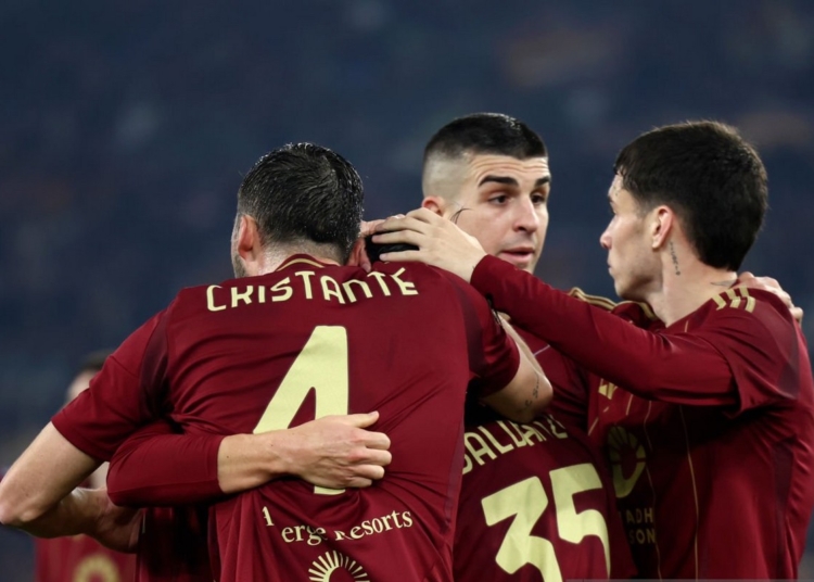 Cristante Esulta gol con i compagni Roma-Monza 24022025