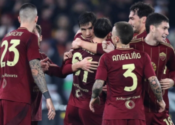 Shomurodov Esulta gol con i compagni Roma-Monza 2 24022025