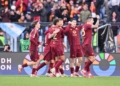 Dovbyk Esulta gol con compagni Roma-Cagliari 2 16032025