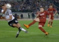 El Shaarawy Alexander Arnold tocca palla con il braccio Roma-Liverpool 02052018