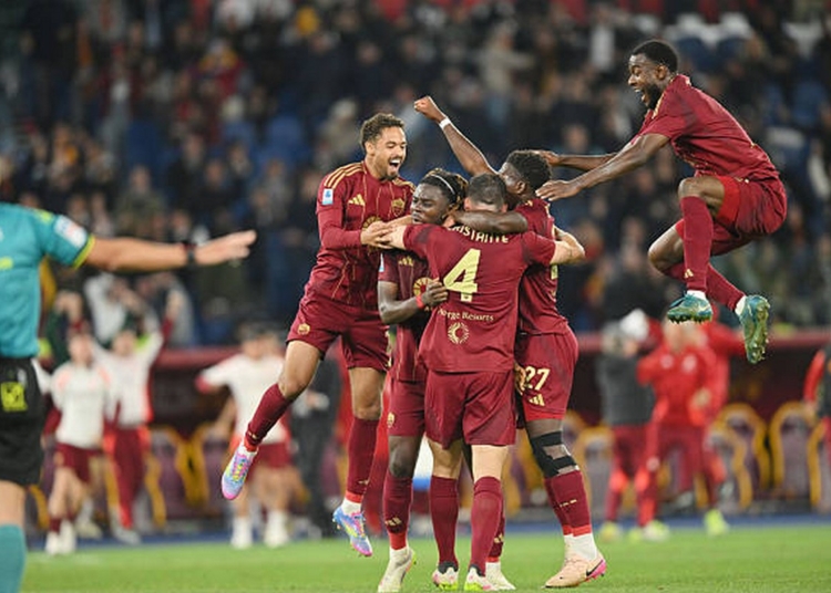 Cristante Esulta gol con compagni Roma-Milan 18052025