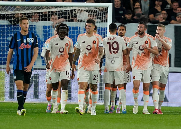 Cristante Esulta gol con i compagni Atalanta-Roma 12052025