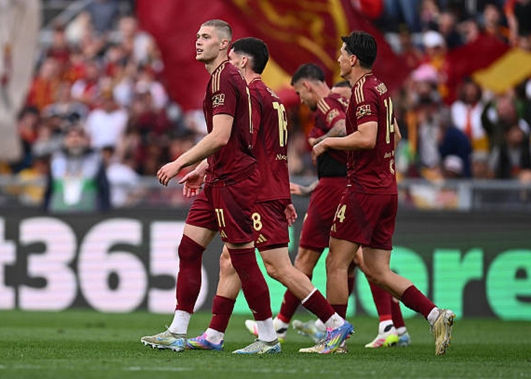 Dovbyk Esulta gol con i compagni Roma-Fiorentina 04052025