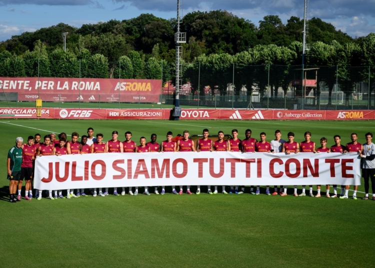 Roma Squadra espone striscione vicinanza a Julio Sergio