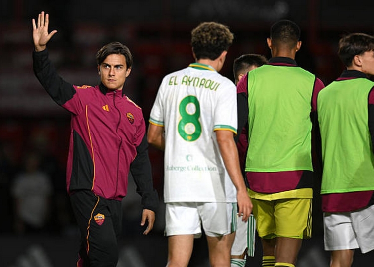 Dybala Saluta tifosi Aston Villa-Roma 06082025