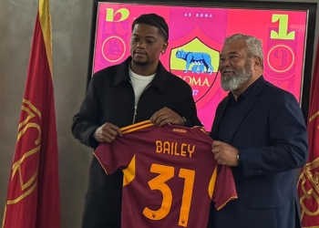 Baily Foto firma contratto