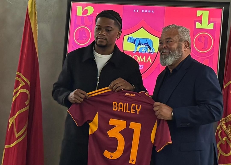 Baily Foto firma contratto