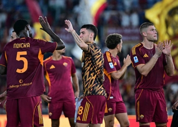Soulé Complimenti compagni fine partita Roma-Bologna 23082025