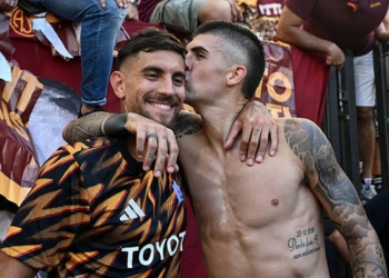 Pellegrini e Mancini Esultano sotto la sud Lazio-Roma 21092025