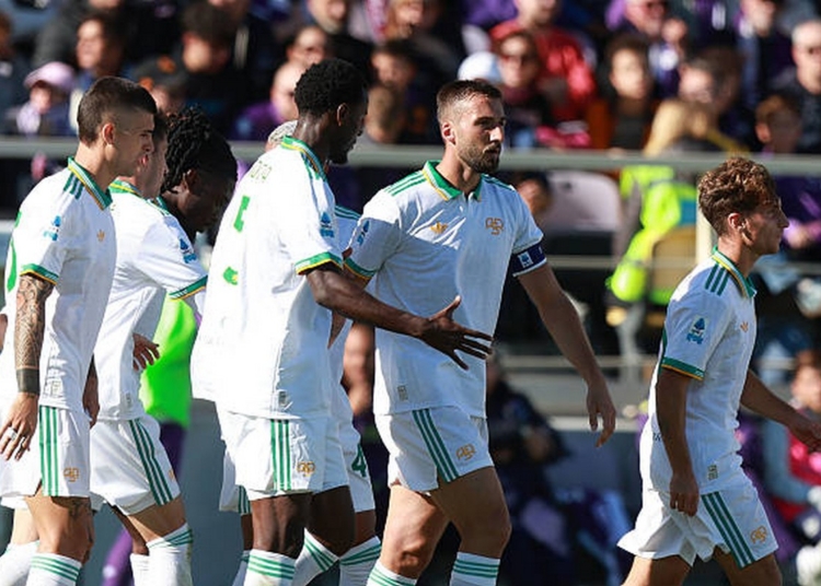 Cristante Esulta gol con i compagni Fiorentina-Roma 05102025