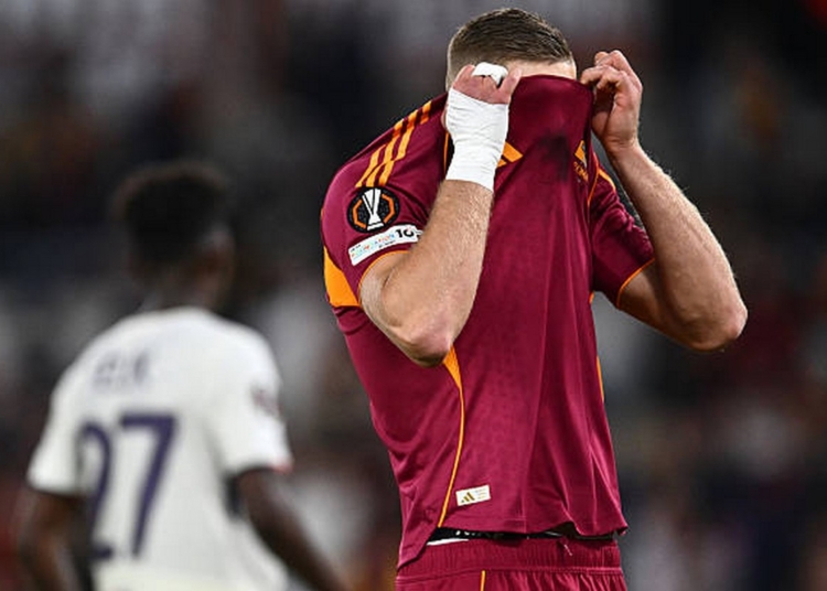 Dovbyk Sconsolato dopo aver sbagliato il rigore Roma-Lille 02102025