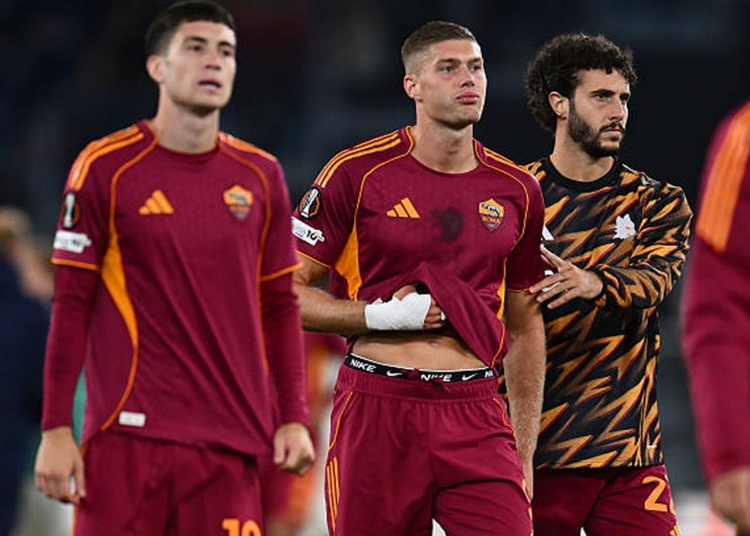 Dovbyk e Soulé Sconsolati fine partita Roma-Lille 02102025