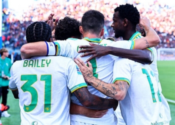 Dybala Esulta gol con comppagni Sassuolo-Roma 26102025