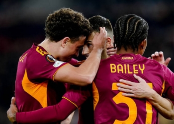 El Shaarawy Esulta gol con El Aynaoui e Bailey Roma-Midtjylland 27112025