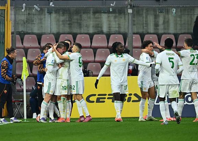 Ferguson Esulta gol con i compagni Cremonese-Roma 2 23112025