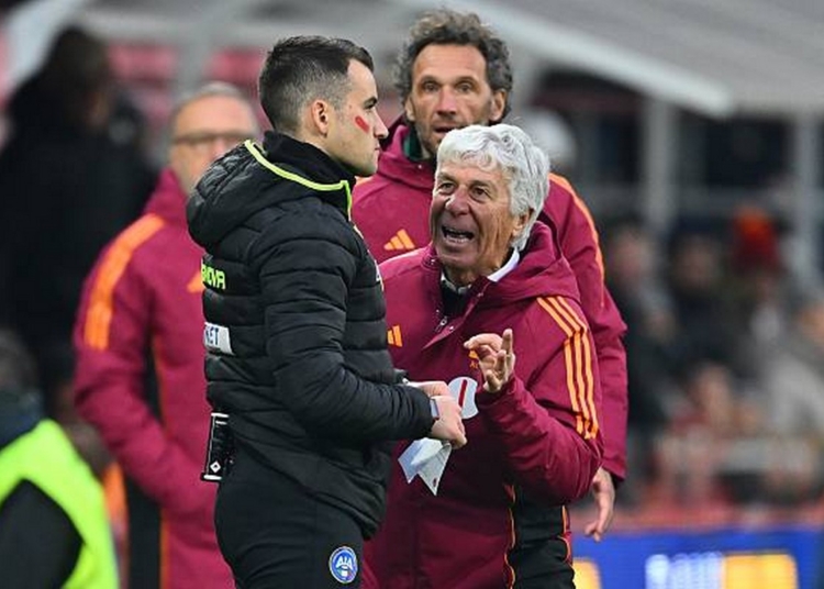 Gasperini Panchina arrabbiato con quarto uomo Cremonese-Roma 23112025