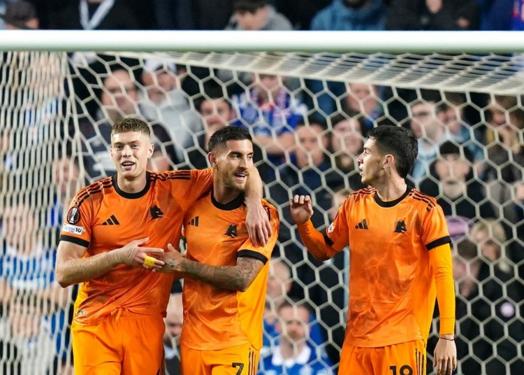 Artem Dovbyk, Lorenzo Pellegrini e Matias Soulé -