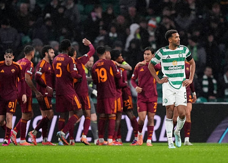 Bailey Esulta gol annullato con i compagni Celtic-Roma 11122025