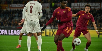 El Aynaoui e N'Dicka Azione Roma-Midtjylland 27112025