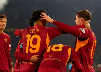 Ferguson Esulta gol con i compagni Roma-Genoa 29122025