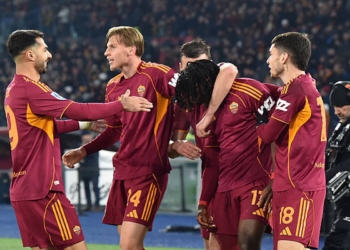Koné Esulta gol con i compagni Roma-Genoa 29122025