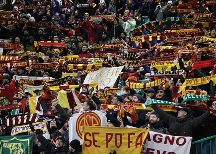 Tifosi romanisti a Glasgow Celtic-Roma 11122025