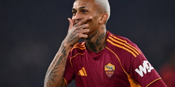 Wesley Esulta gol co mask Roma-Como 15122025