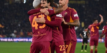 Wesley Esulta gol con Hermoso e Pellegrini Roma-Como 15122025