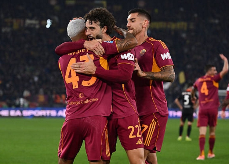 Wesley Esulta gol con Hermoso e Pellegrini Roma-Como 15122025