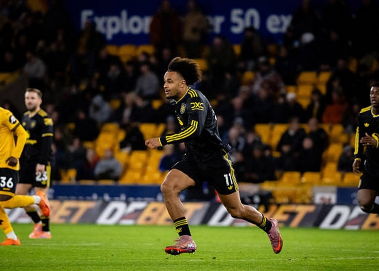 Zirkzee Primo piano Maglia nera 2