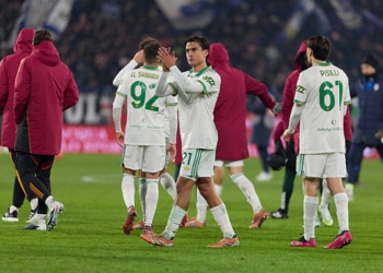 Dybala Saluta tifosi fine partita Atalanta-Roma 03012026