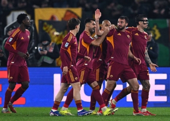 Cristante Esulta gol con Compagni Roma-Cremonese 22022026