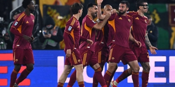 Cristante Esulta gol con Compagni Roma-Cremonese 22022026