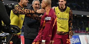 Malen Esulta gol con Rensch Napoli-Roma 5 15022026