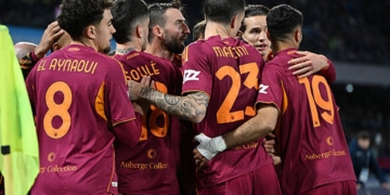 Malen Esulta gol con compagni Napoli-Roma 8 15022026