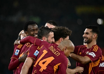 N'Dicka Esulta gol con i compagni Roma-Cremonese 22022026