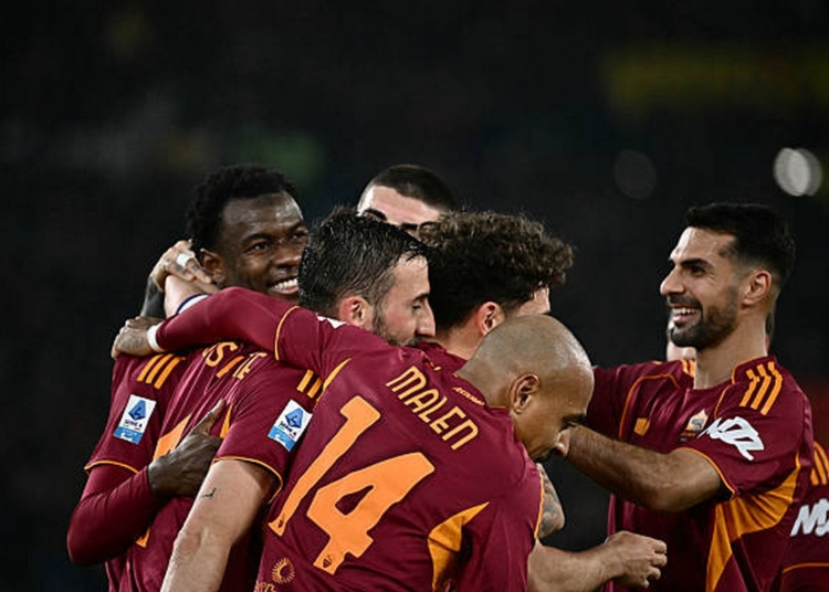 N'Dicka Esulta gol con i compagni Roma-Cremonese 22022026