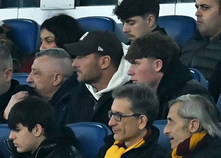 Totti Tribuna con Scala Candela e Cristian Roma-Cagliari 09022026