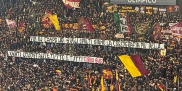 Striscione Voi in campo... Roma-Juventus 01032026