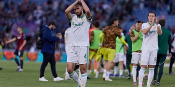 Cristante Saluta tifosi Bologna-Roma 25042026