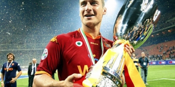 Totti Alza Supercoppa 2007