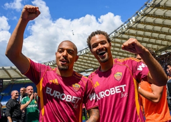 Malen e Rensch Festeggiano sotto la curva sud Roma-Lazio 17052026