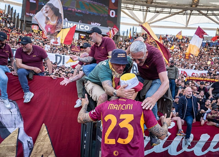 Mancini Festeggia sotto curva sud Roma-Lazio 2 17052026