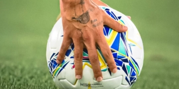 Dybala Mano sul pallone