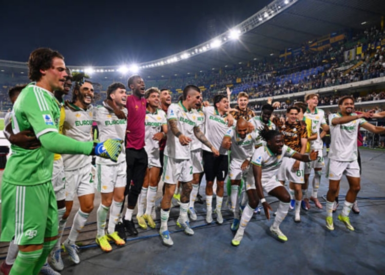 Squadra Festeggia vittoria e champions Verona-Roma 2 24052026