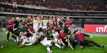 Squadra Festeggia vittoria e champions Verona-Roma 24052026