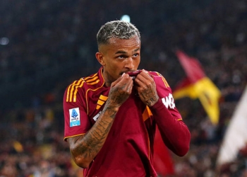 Wesley Esulta gol bacia maglia Roma-Fiorentina 04052026