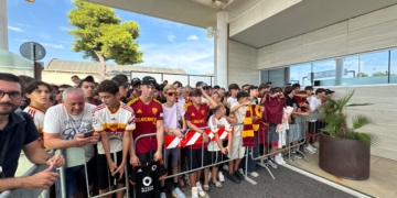 Mora Tifosi aspettano arrivo a Ciampino 18082026