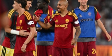 Malen Esulta compagni gol Roma-Fiorentina 24082026